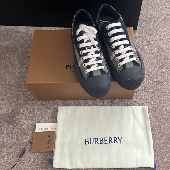 Burberry Jack Check Platform Low Top Sneaker - Picture 4 of 17